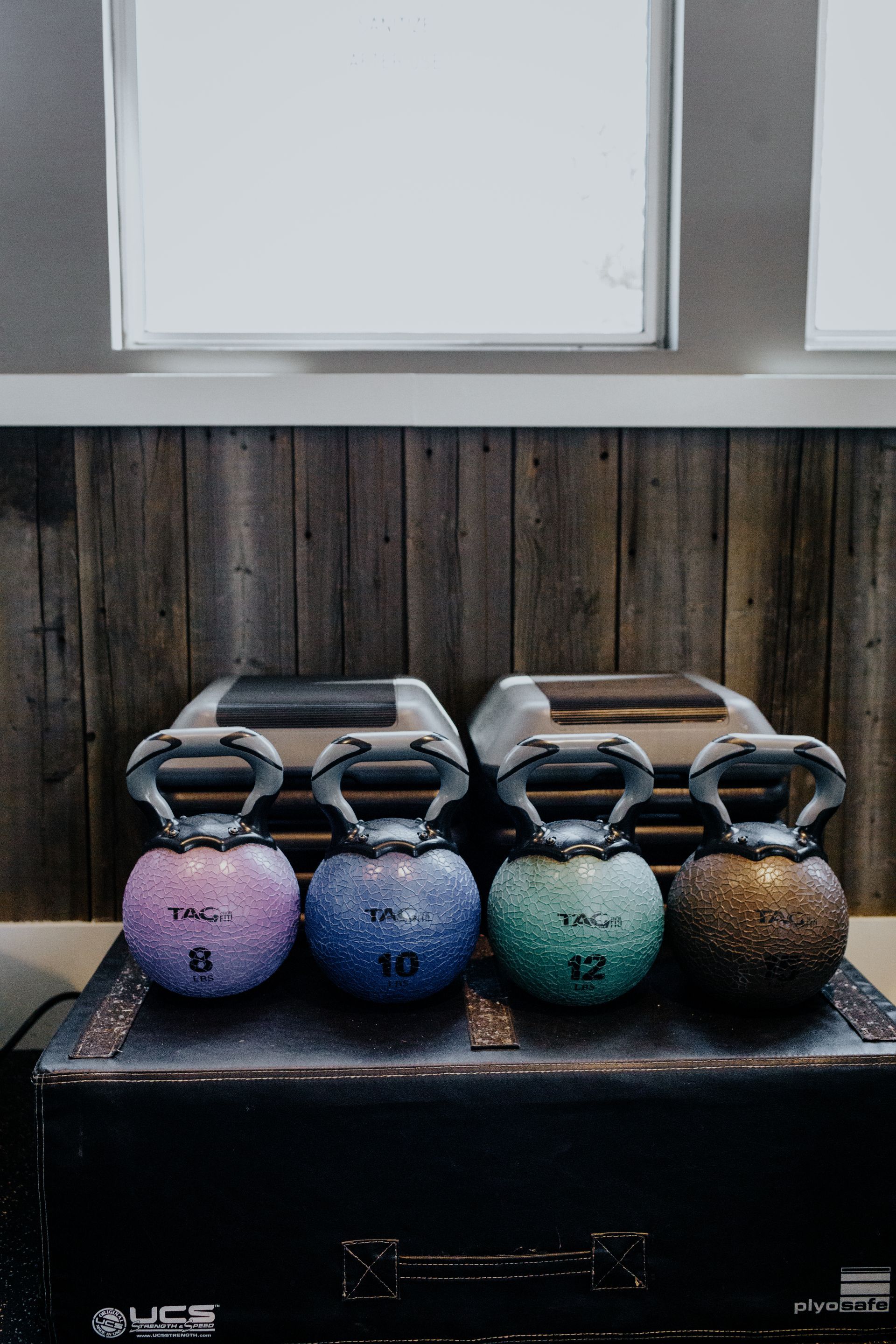 A gym with a lot of treadmills and exercise equipment