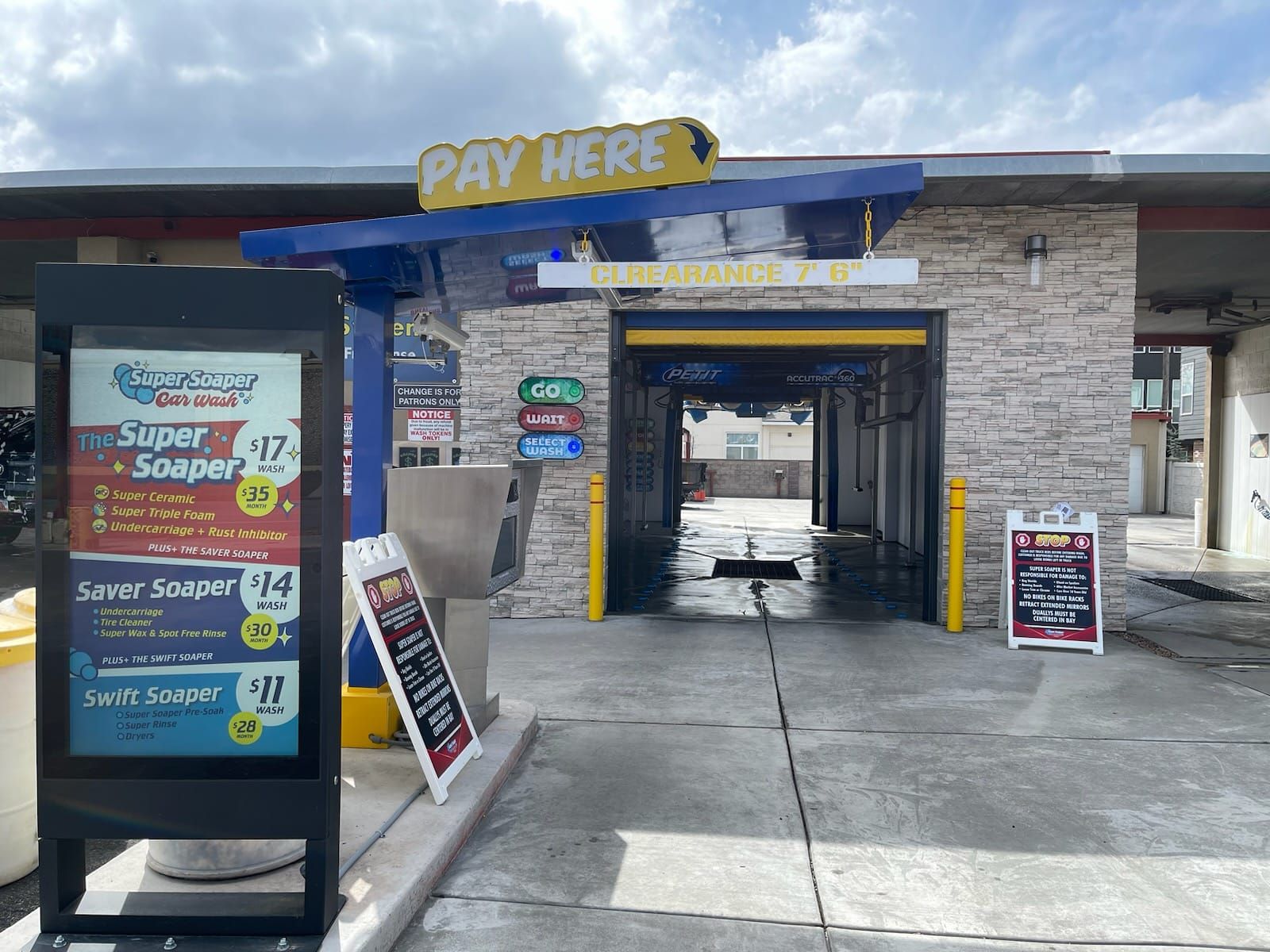 Super soaker carwash in Utah. Owned by Niel Aston with Dencar digital carwash menu and petit inbay automatic.