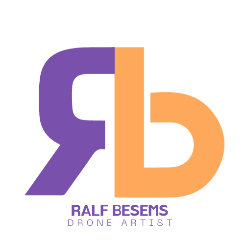 Logo met een paarse 