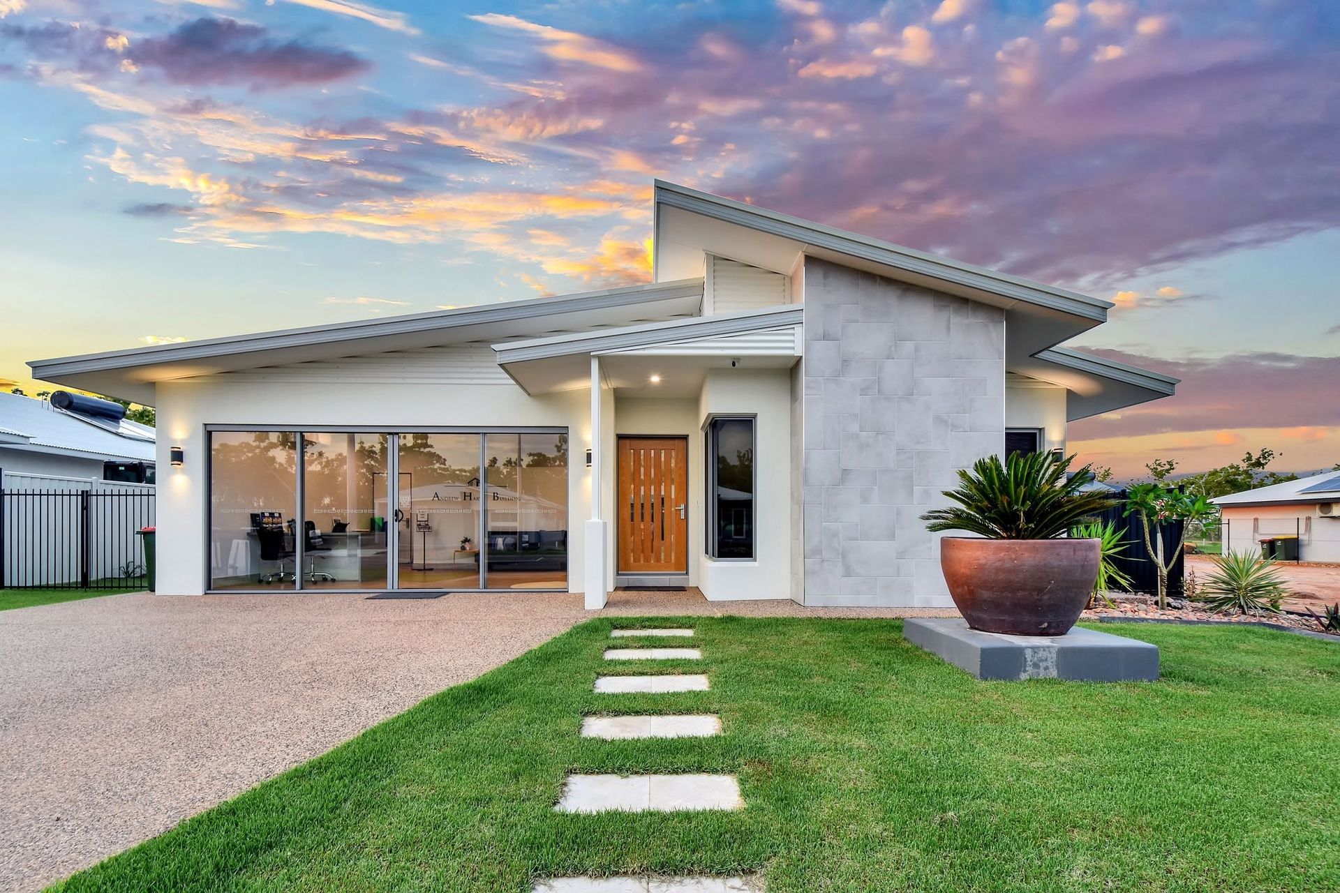 Modern Single-story House With a White Exterior — Tick of Approval Pty Ltd in Palmerston, NT