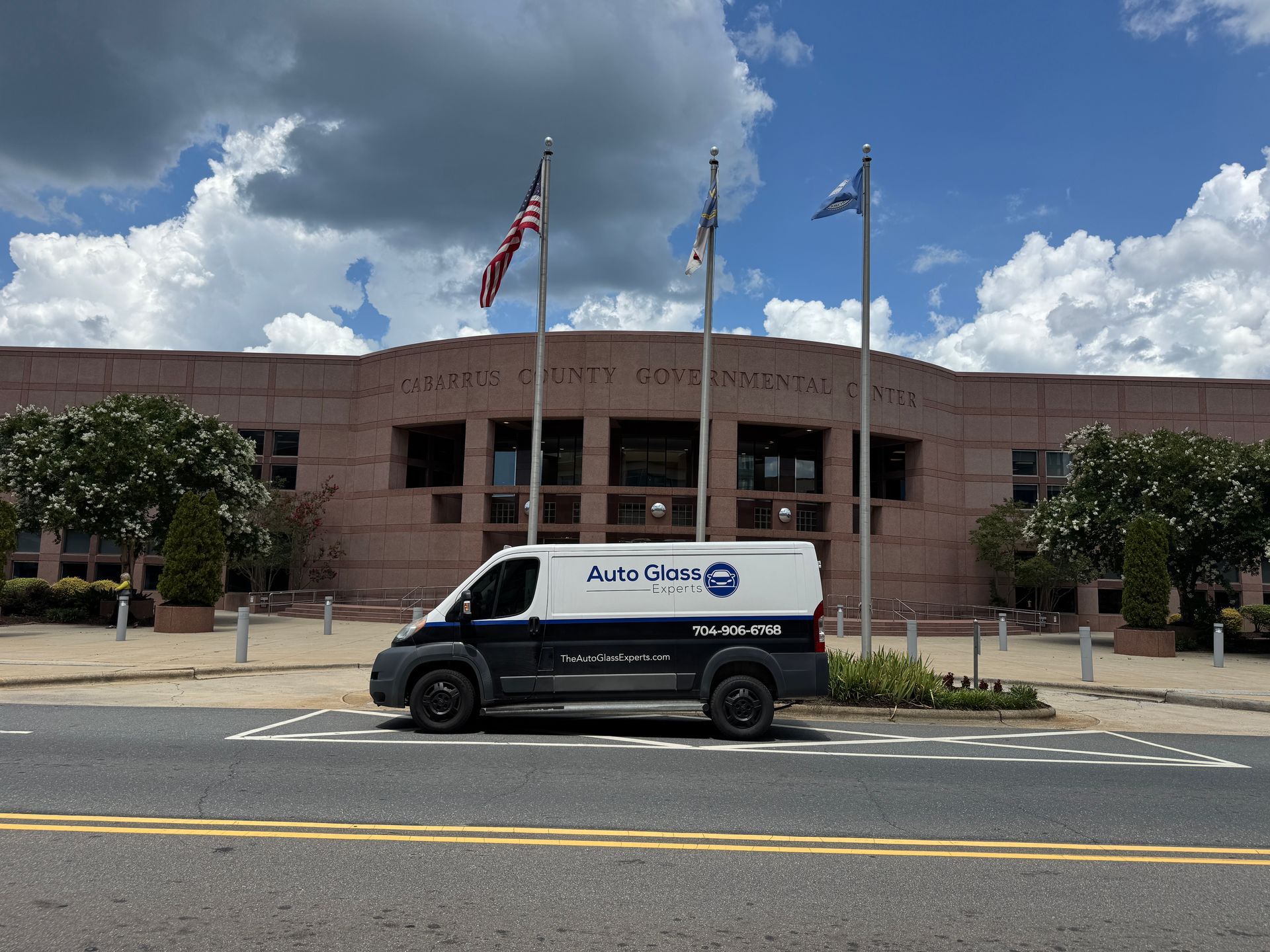 Mobile auto glass service areas in Huntersville, Concord, Hickory & Charlotte Metro, NC