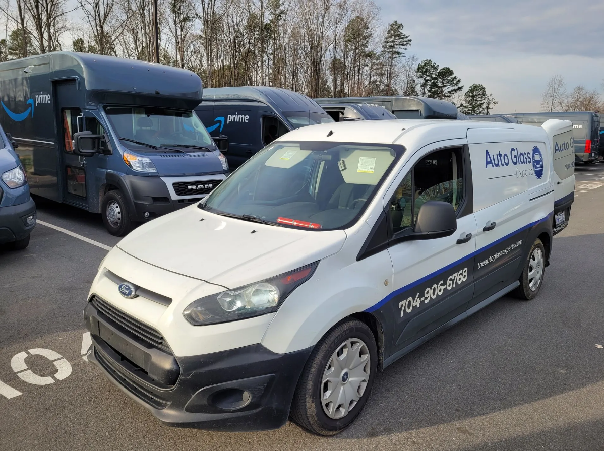 Fleet cargo truck windshield replacement in Huntersville, NC Fleet cargo truck windshield replacement in Huntersville, NC