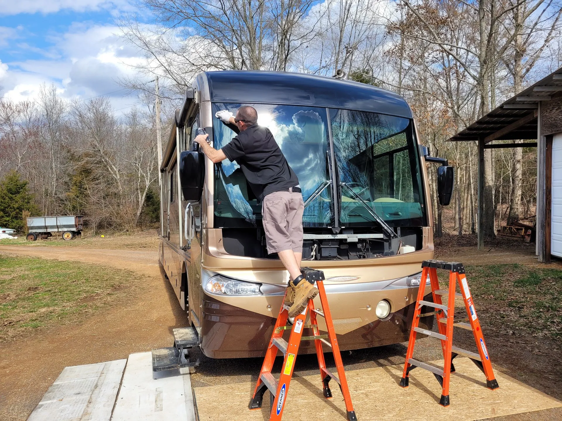 Camper & motorhome windshield replacement in Huntersville, NC Camper & motorhome windshield replacement in Huntersville, NC