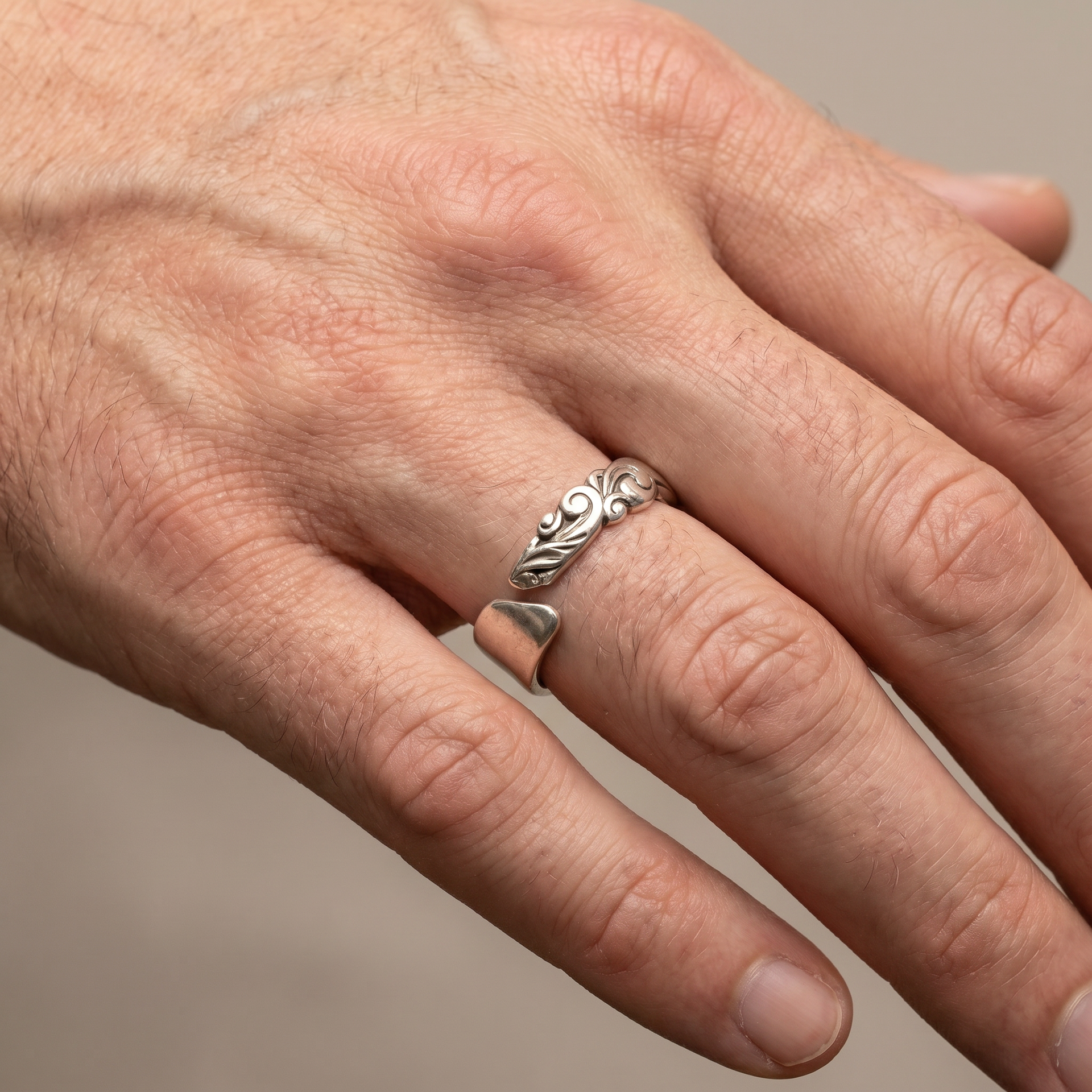 An image of a model with the ring.