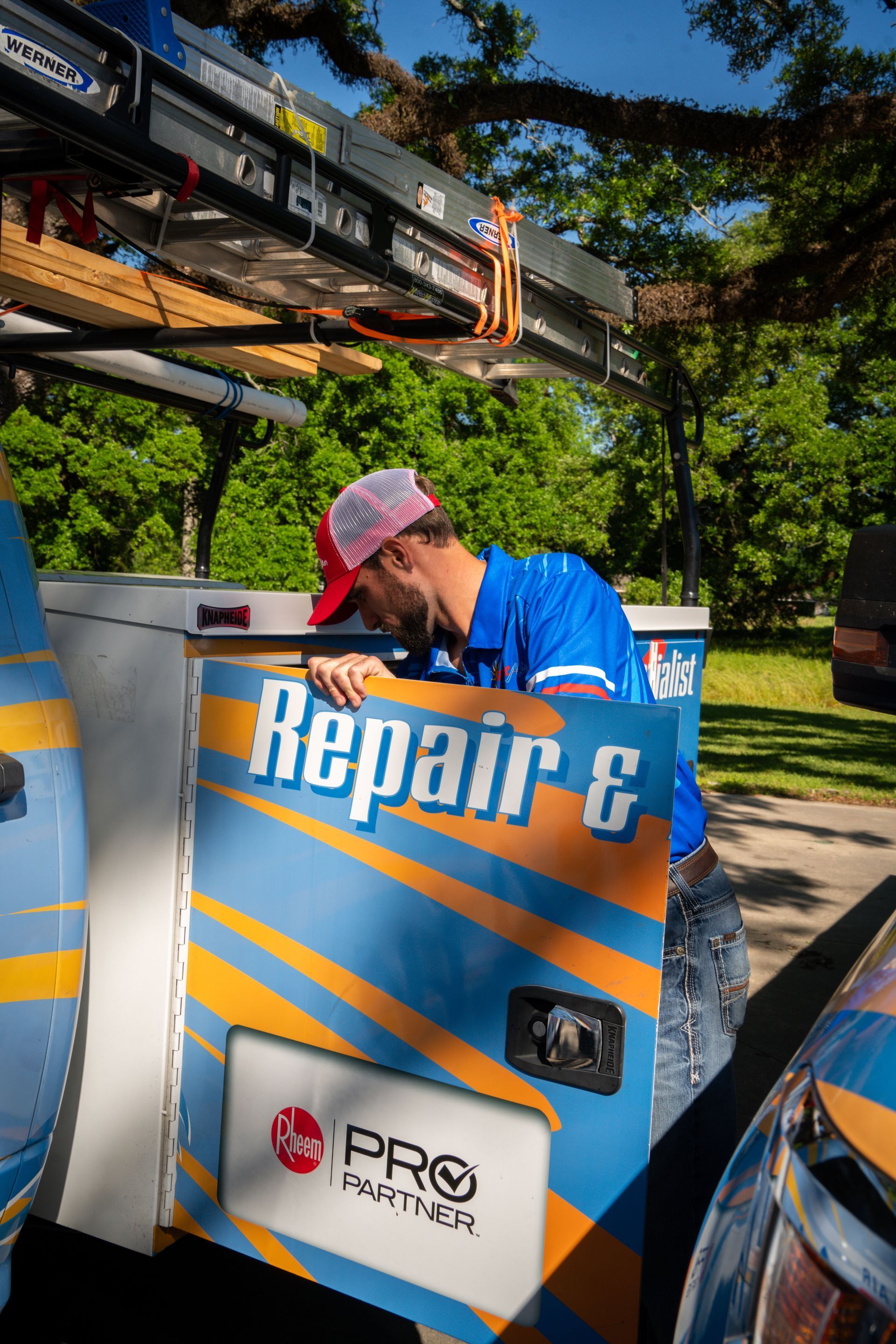 Glaze Heating & Air Technician working on an AC unit