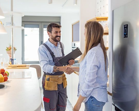Plumber And Client — Gunnedah, NSW — Andrew Muddle Plumbing