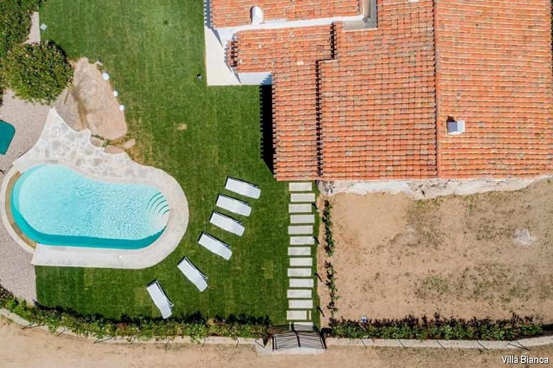 villa con piscina dall'alto