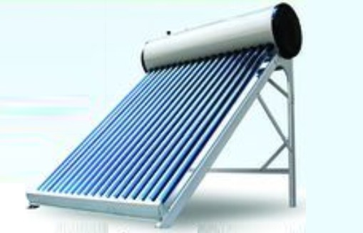 Calentador de agua solar con tubos de vacío azules sobre una estructura metálica inclinada.