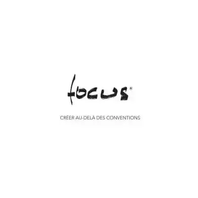 Schwarzes Logo mit der Aufschrift „ocus“ und dem französischen Slogan „CRÉER AU-DELÀ DES CONVENTIONS“ auf weißem Hintergrund