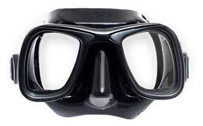 Maschera da sub nera con lenti trasparenti e coprinaso, vista frontale.