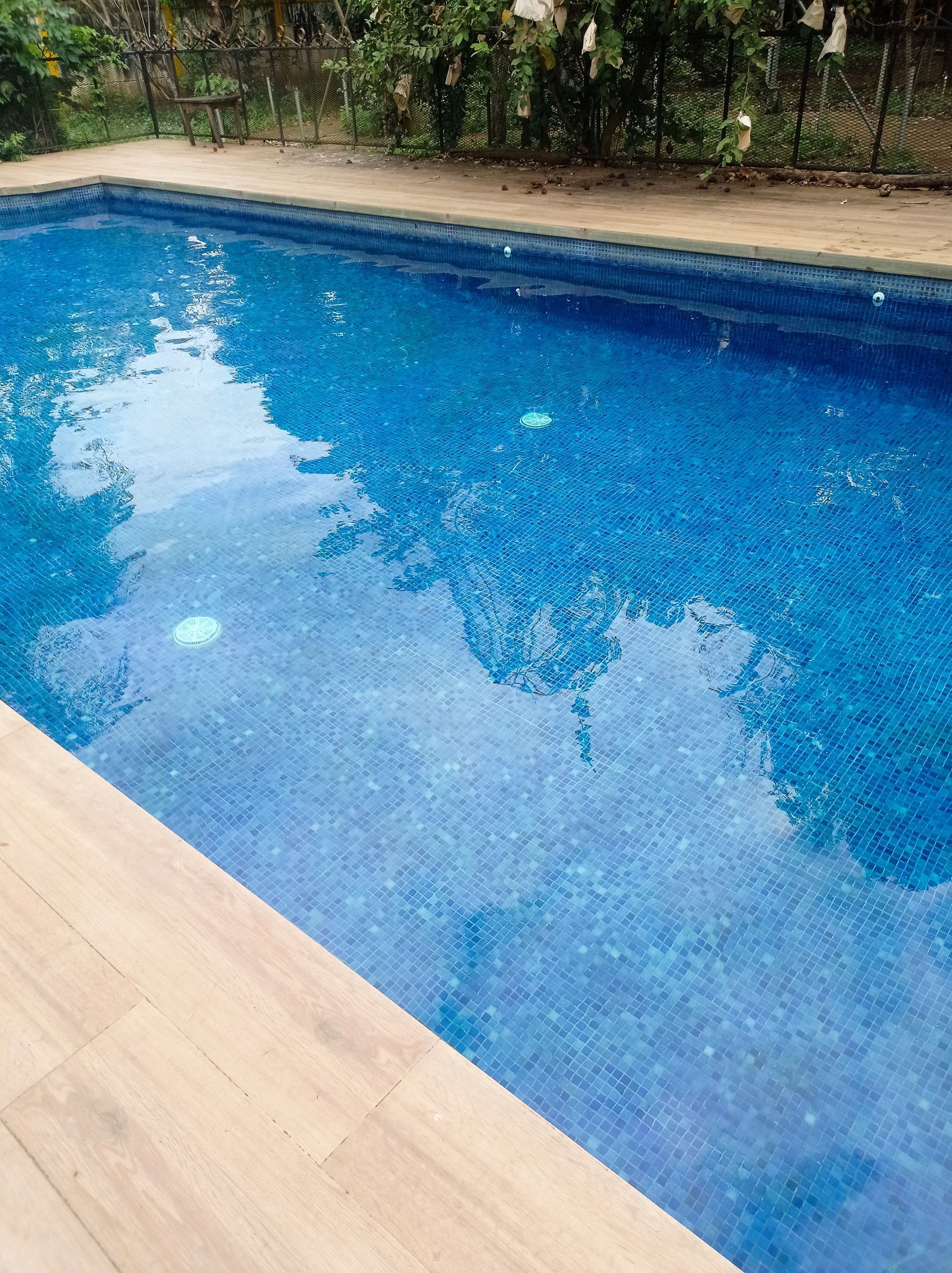 Mantenimiento, construcción y reparación de piscinas