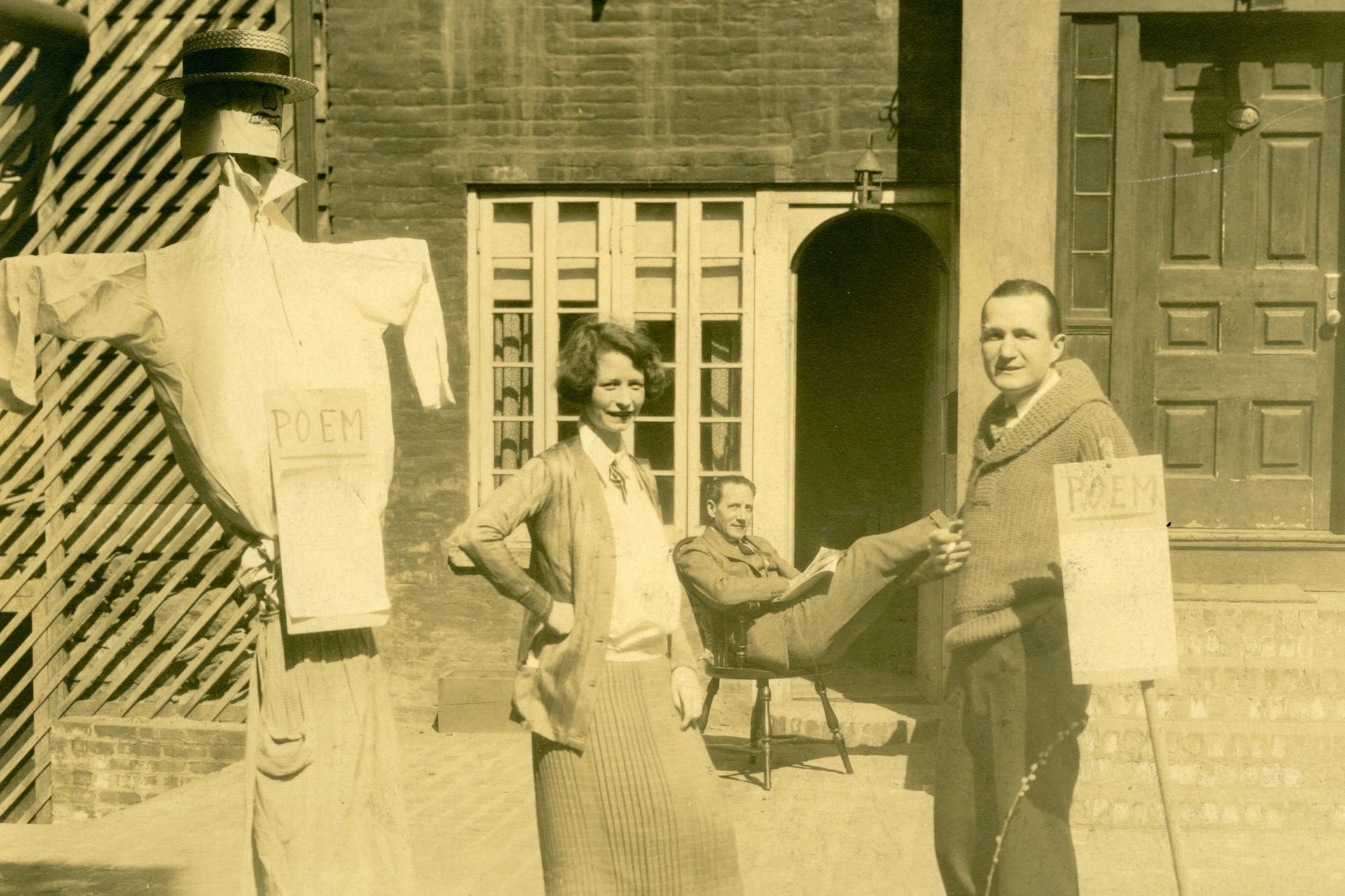 Edna St. Vincent Millay and Eugen Jan Boissevain outside 75½ Bedford Street in the 1920s.