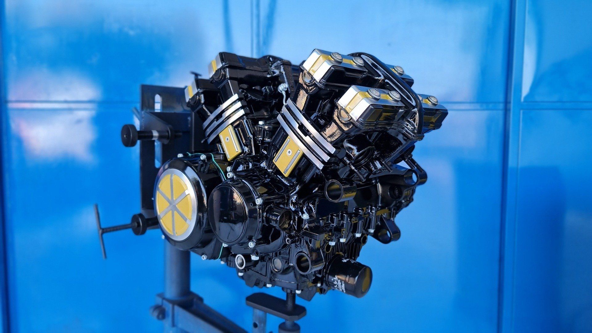 Pintura de Motos e Quadriciclos Nacionais e Importados, Pinturas para Quadro, Motor, Rodas, Balança, Carenagens e Tanques. 