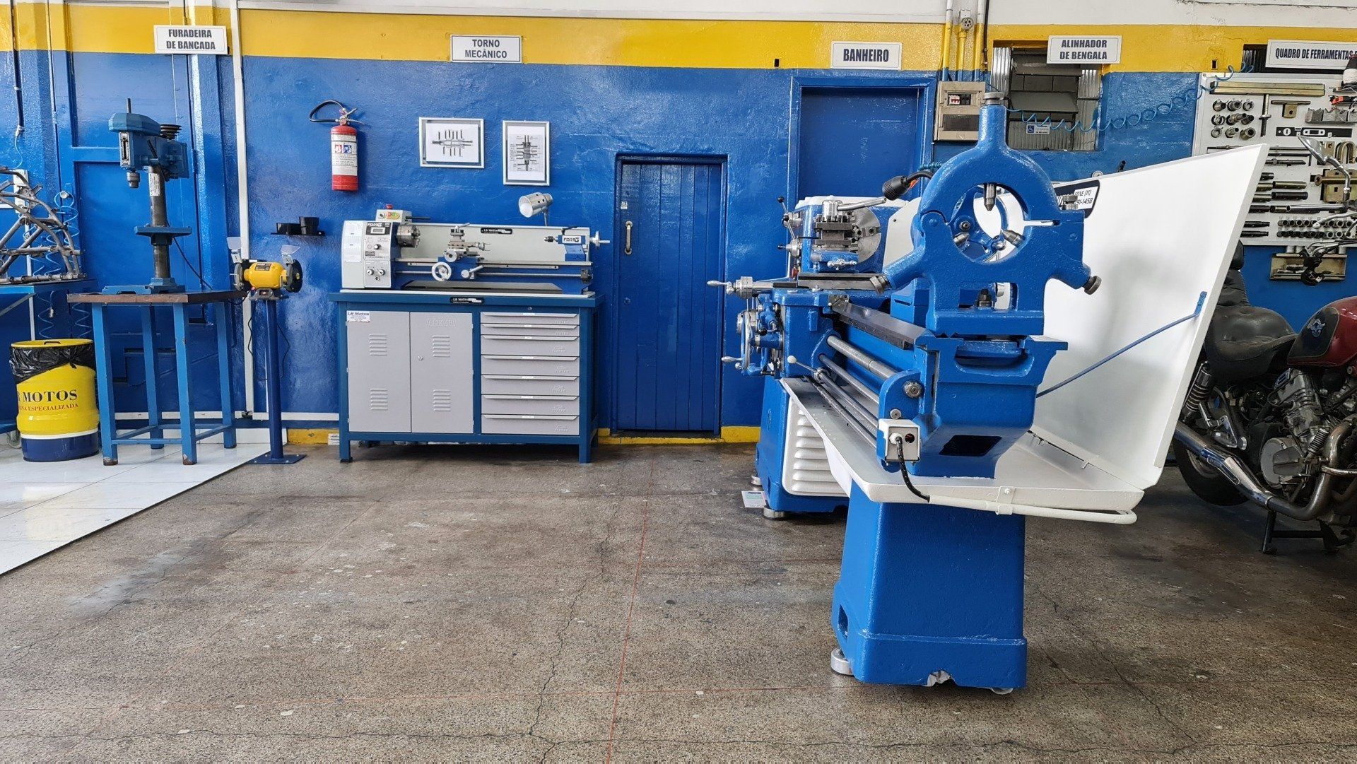 Centro de Usinagem para serviços de torneamento em peças para motos, cintas em cubo de rodas, retificas em cubos de rodas.