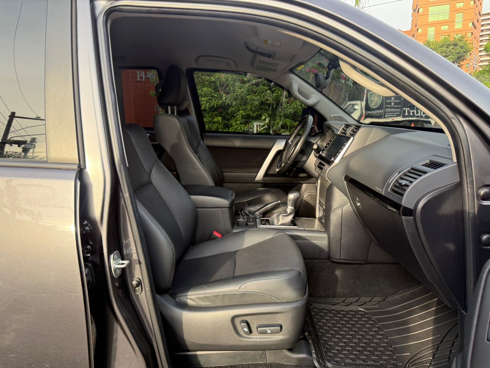 Toyota Prado blindada nivel 3 para transporte privado en Guatemala