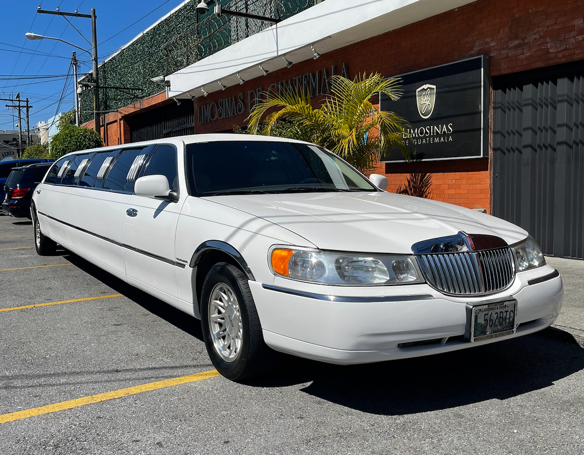 Limosina Lincoln blanca para bodas en Guatemala