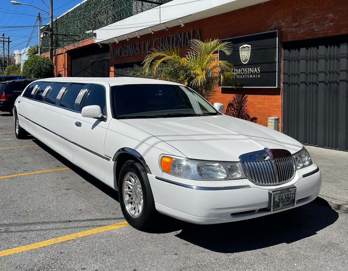 Limosina Lincoln blanca para bodas en Guatemala