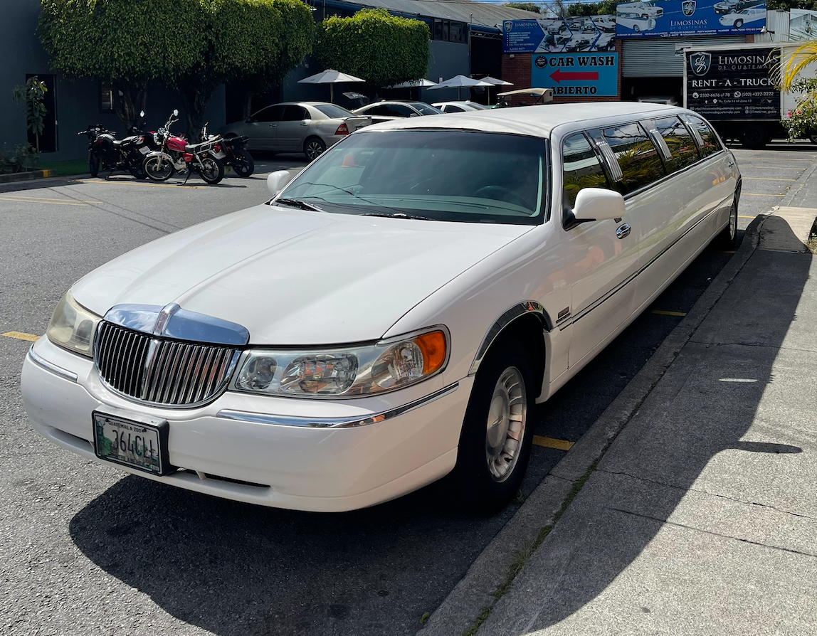 Limosina Lincoln para 9 pasajeros en Guatemala