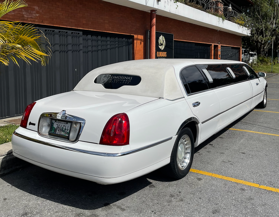 Limosina Lincoln para 9 pasajeros en Guatemala