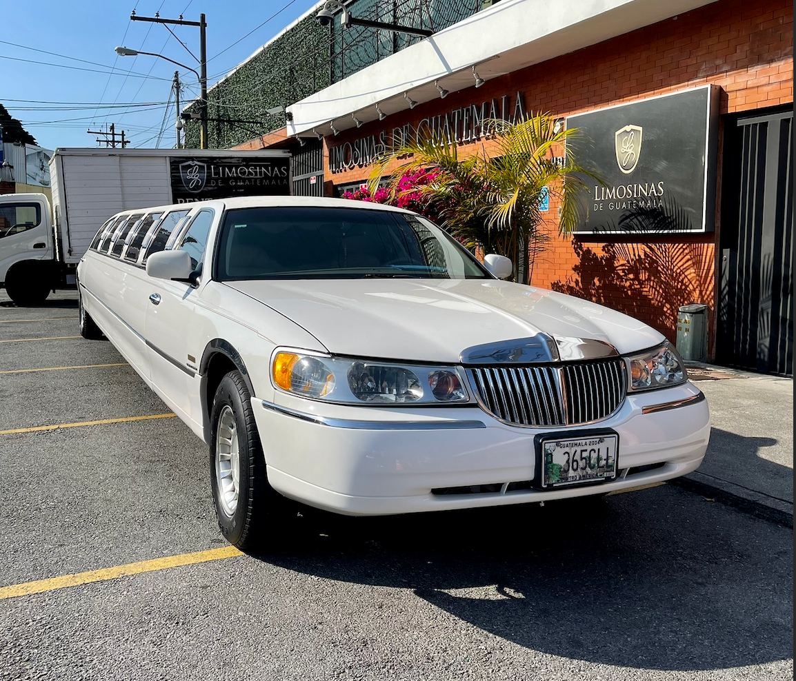Limosina Lincoln para 12 pasajeros en Guatemala