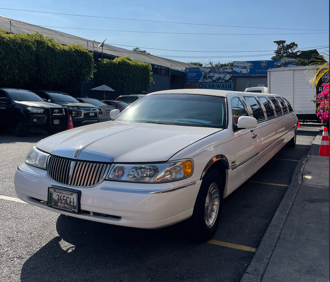Limosina Lincoln para 12 pasajeros en Guatemala