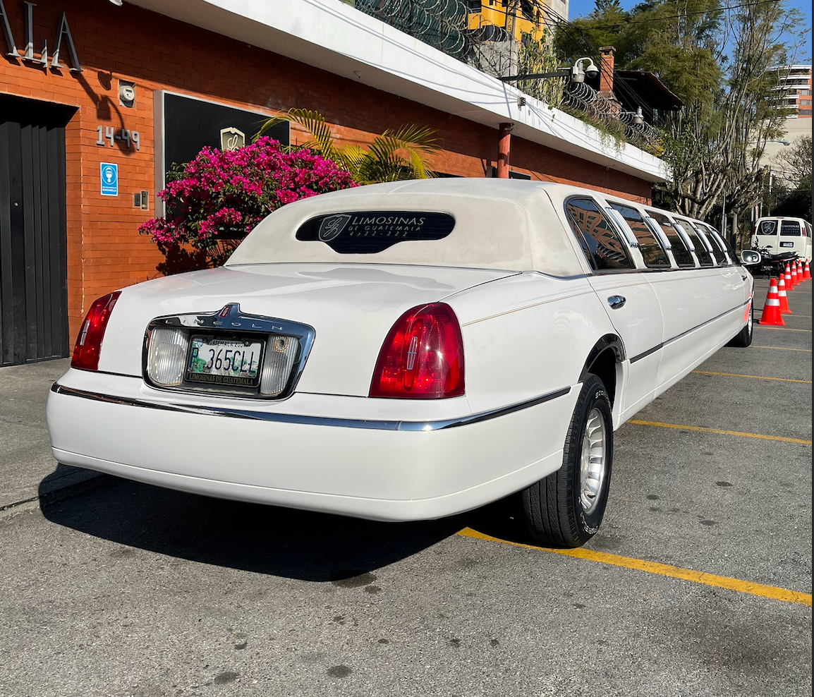 Limosina Lincoln para 12 pasajeros en Guatemala