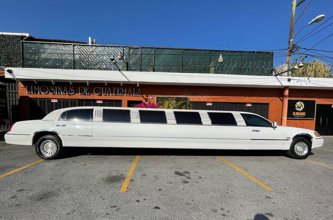 Limosina Lincoln para 12 pasajeros en Guatemala