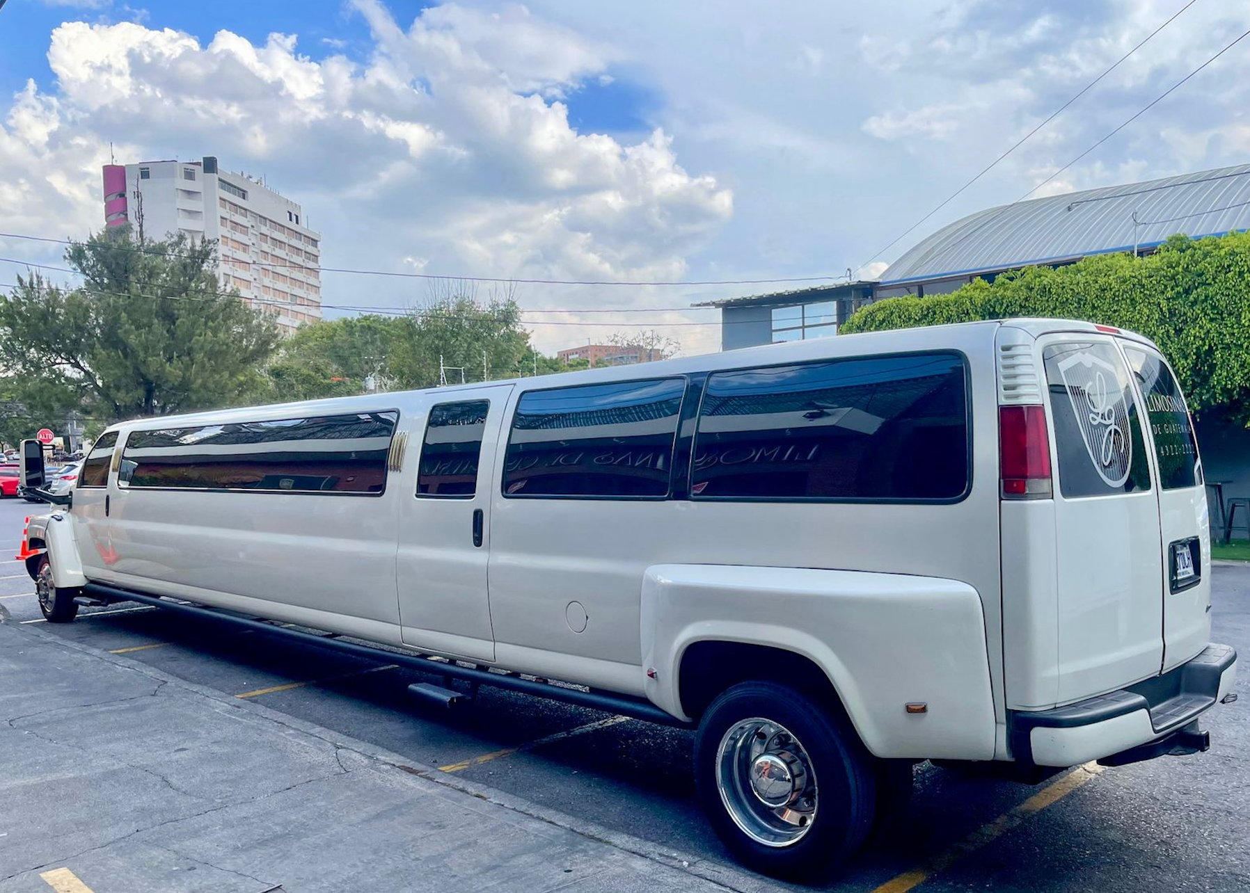 Limosina Hummer Daddy para 25 pasajeros en Guatemala