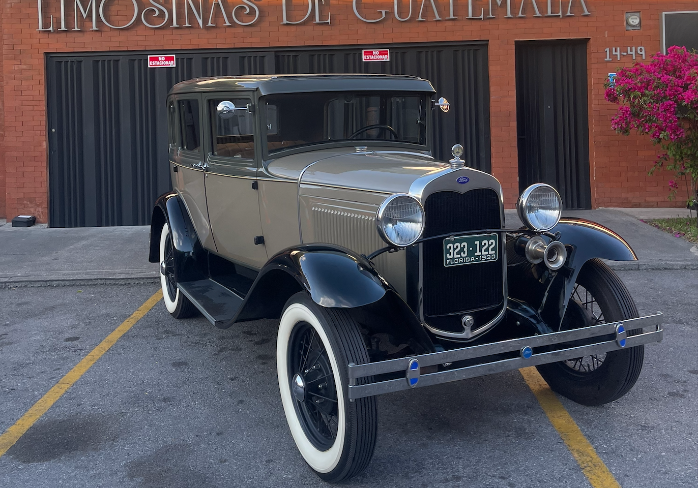 Ford Model A 1930 capota dura para eventos especiales en Guatemala