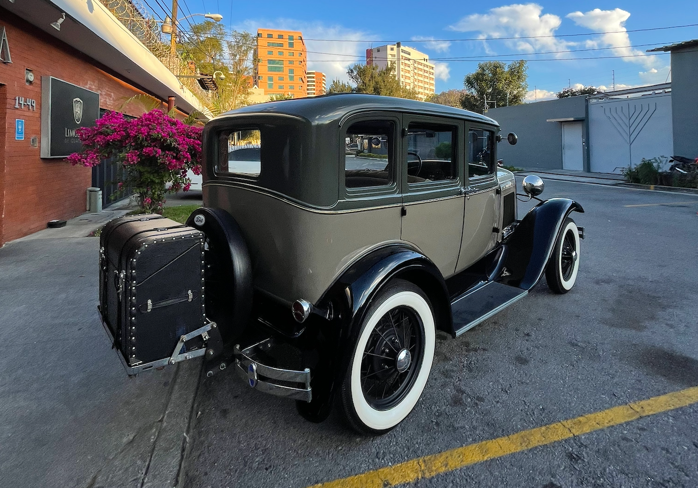 Ford Model A 1930 capota dura para eventos especiales en Guatemala