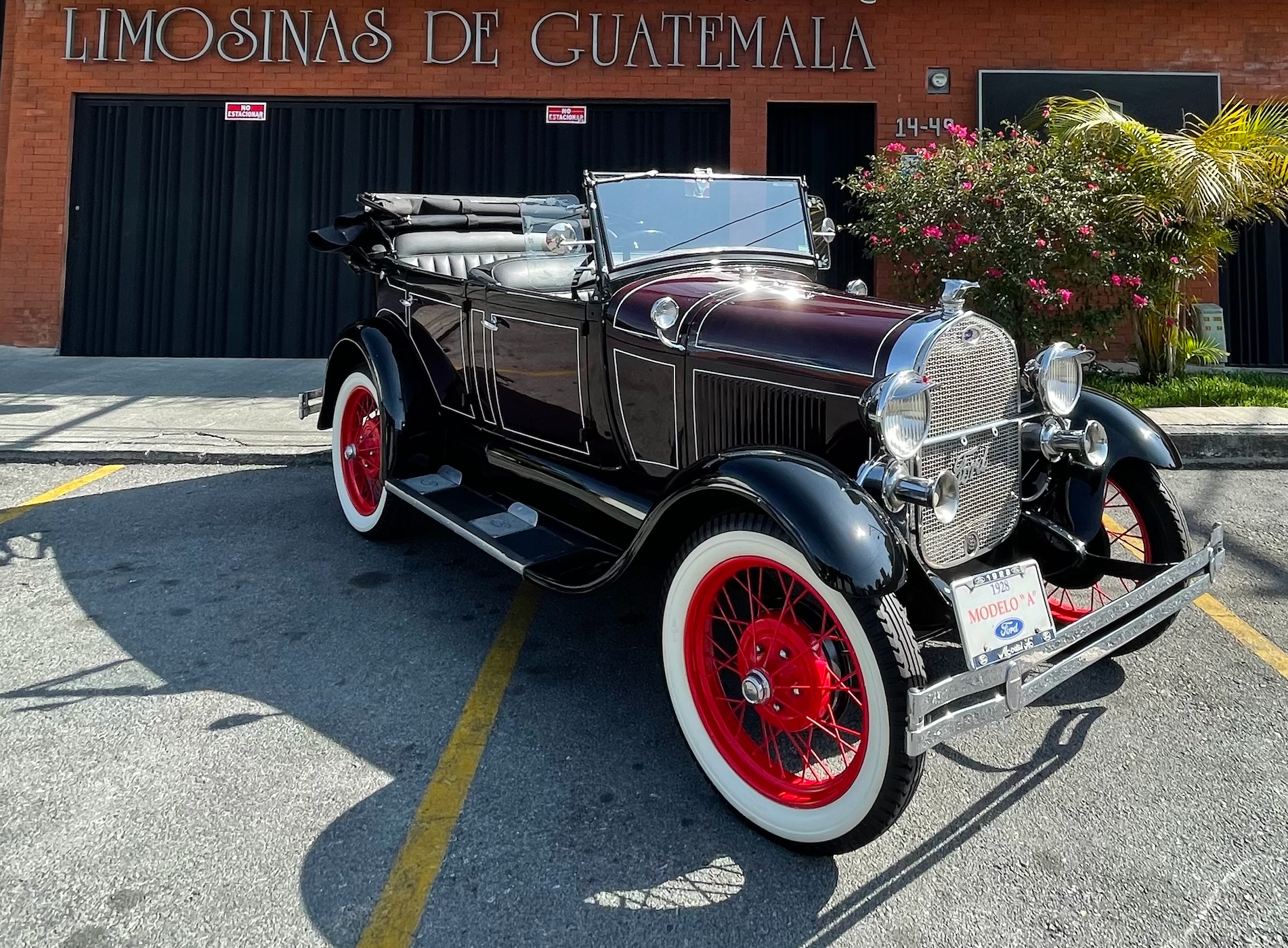 Ford Model A 1930 descapotado para alquiler en Guatemala