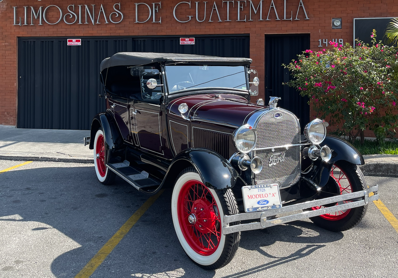 Ford Model A 1930 descapotado para alquiler en Guatemala