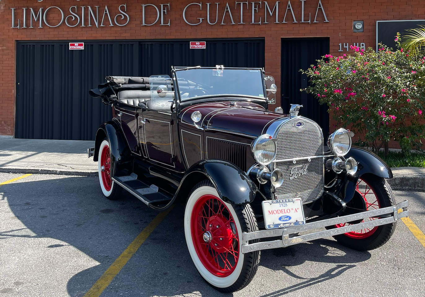 Ford Model A 1930 descapotado para alquiler en Guatemala