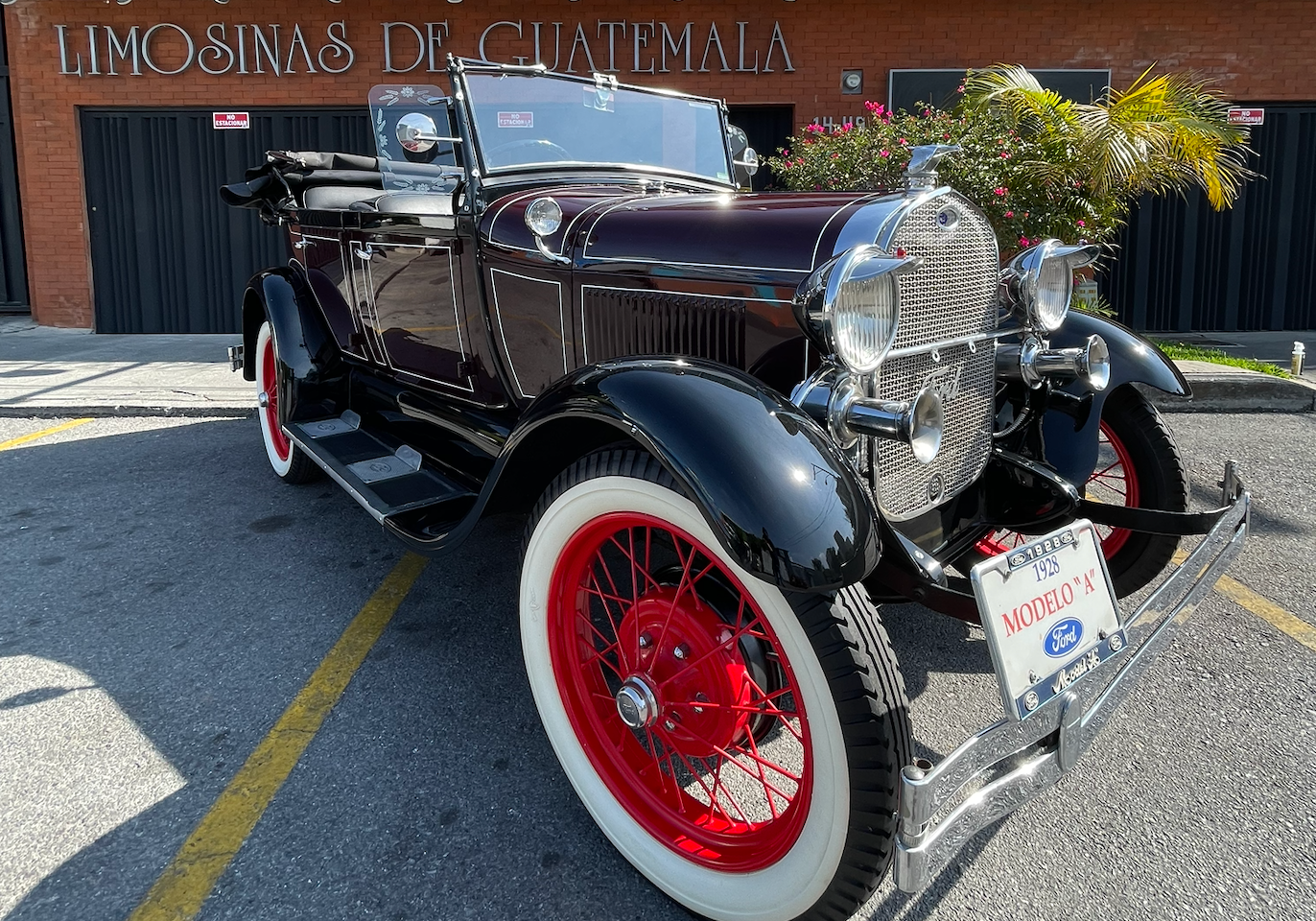 Ford Model A 1930 descapotado para alquiler en Guatemala