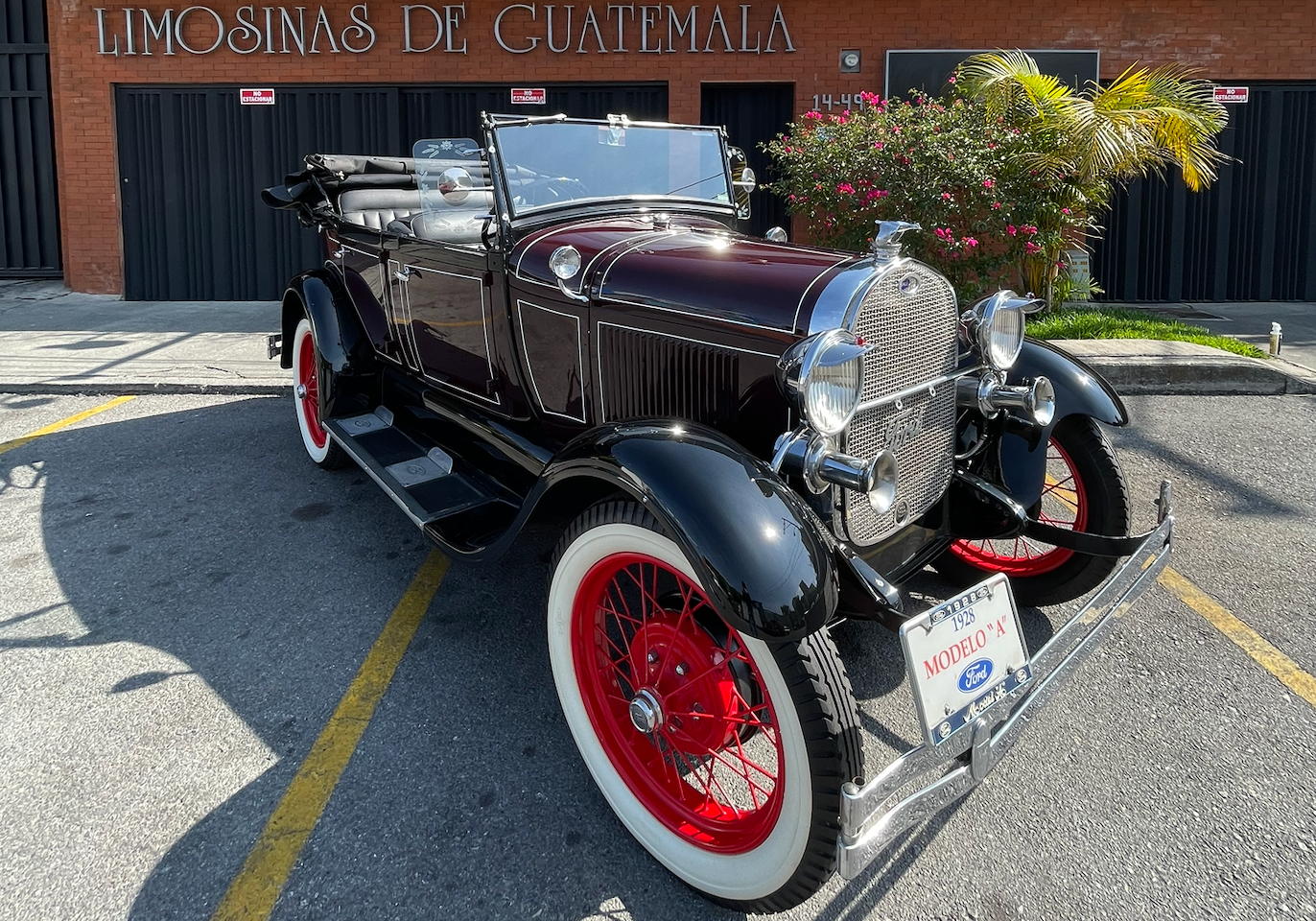 Ford Model A 1930 descapotado para alquiler en Guatemala