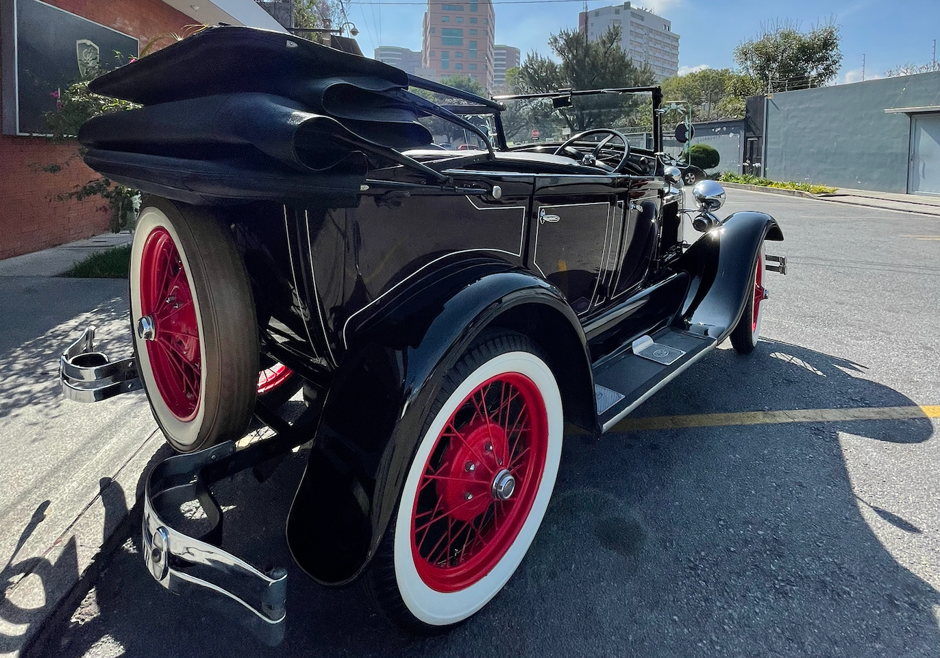 Ford Model A 1930 descapotado para alquiler en Guatemala