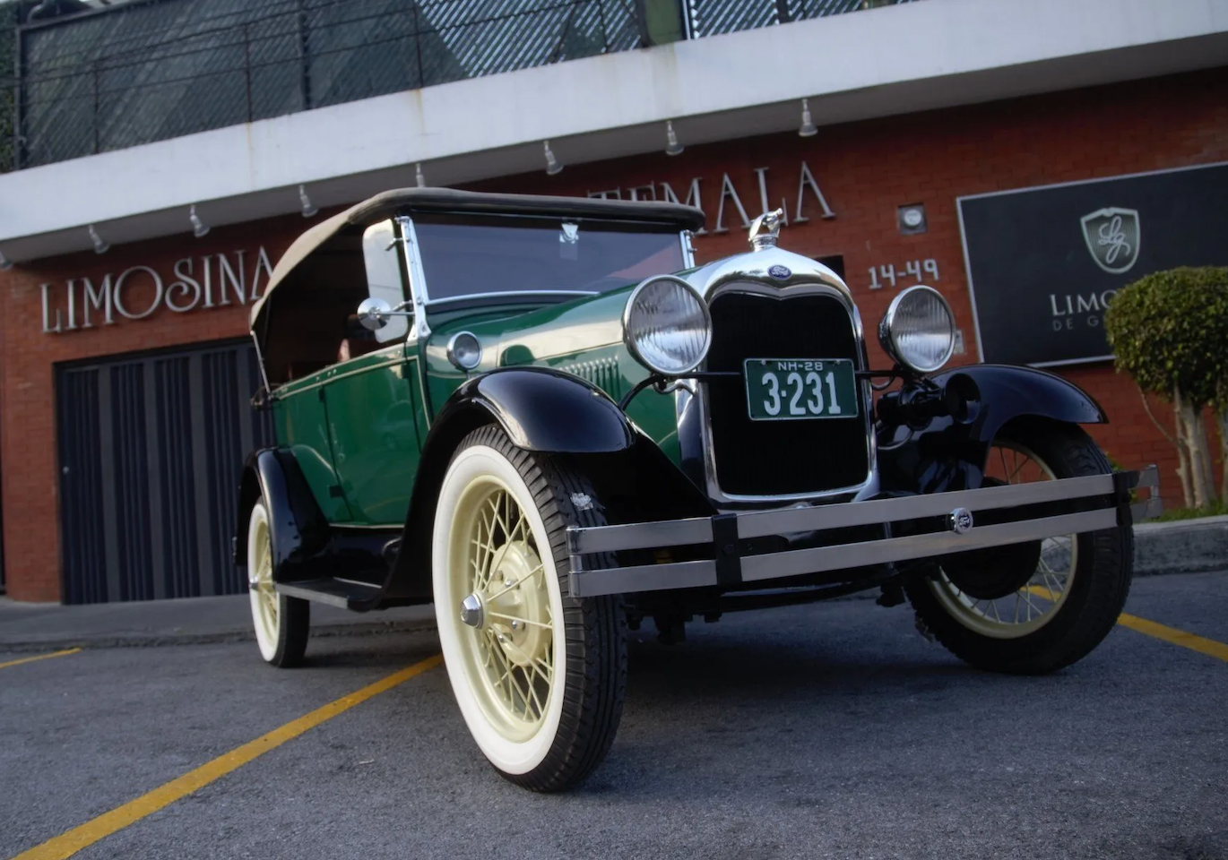 Ford Model A 1928 descapotado para bodas y eventos en Guatemala