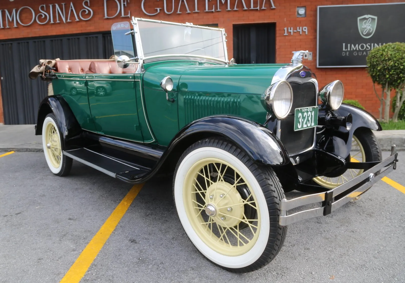 Ford Model A 1928 descapotado para bodas y eventos en Guatemala