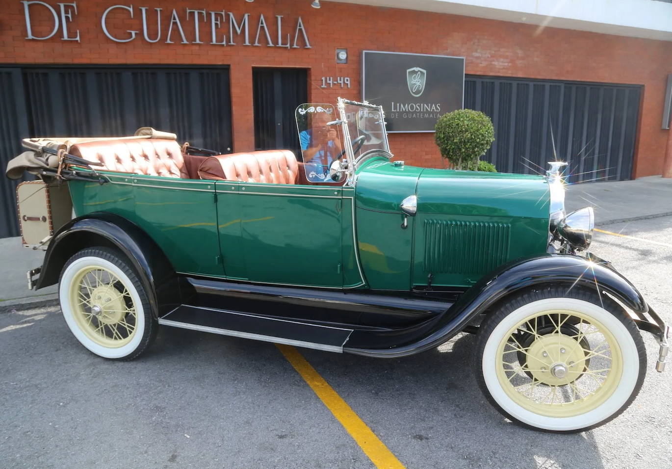 Ford Model A 1928 descapotado para bodas y eventos en Guatemala