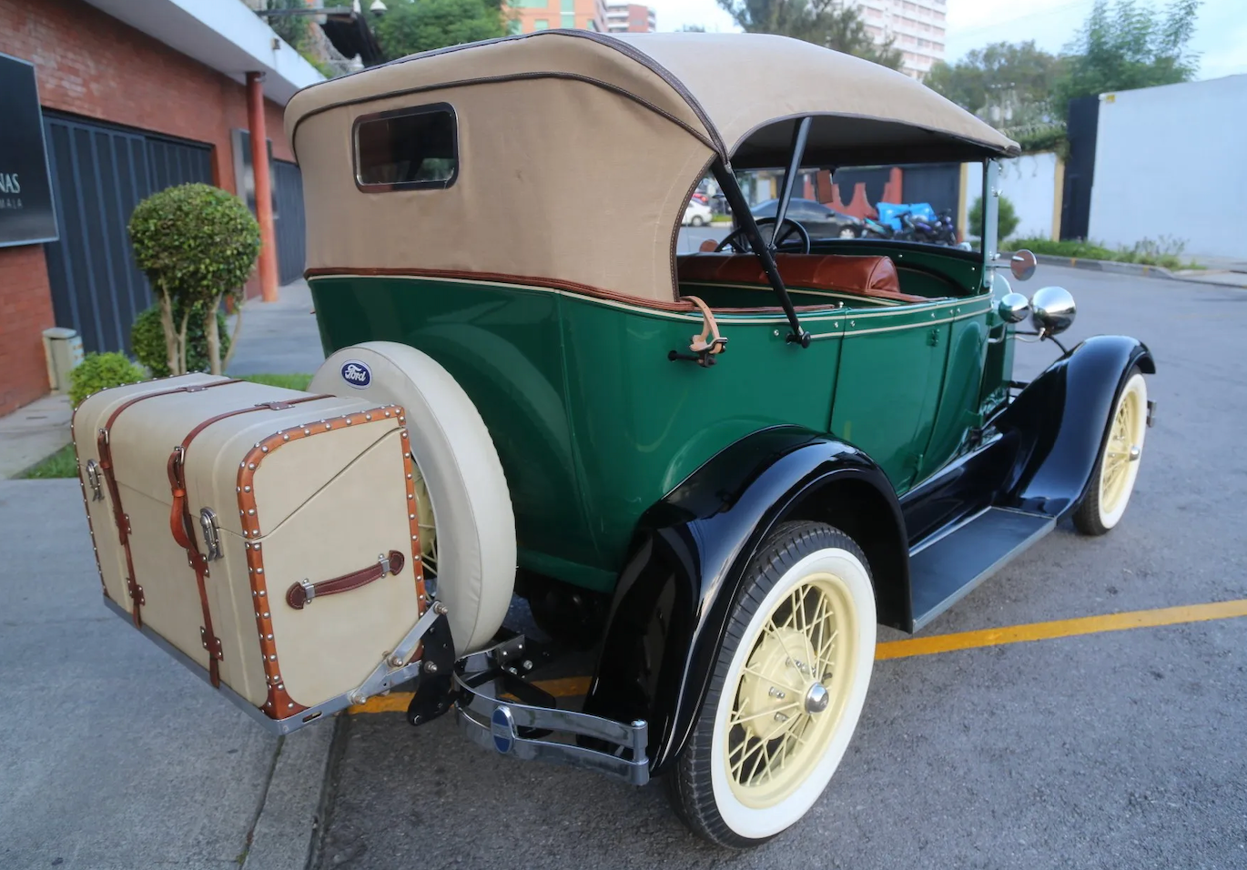 Ford Model A 1928 descapotado para bodas y eventos en Guatemala