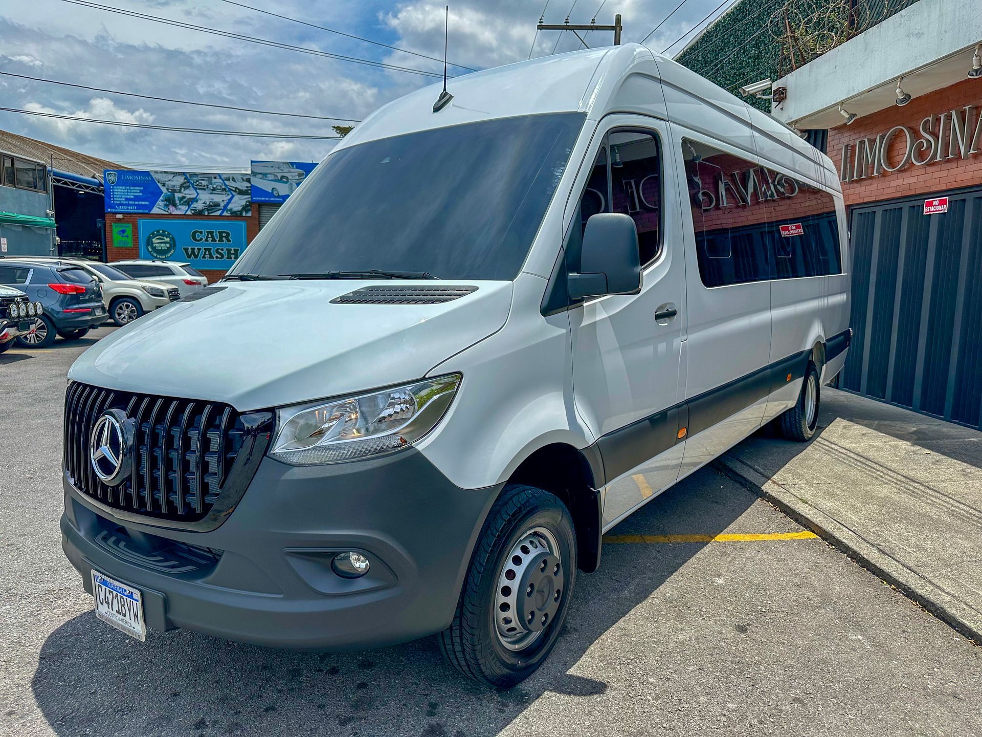 Mercedes-Benz Sprinter 516 Luxury para transporte de grupos en Guatemala