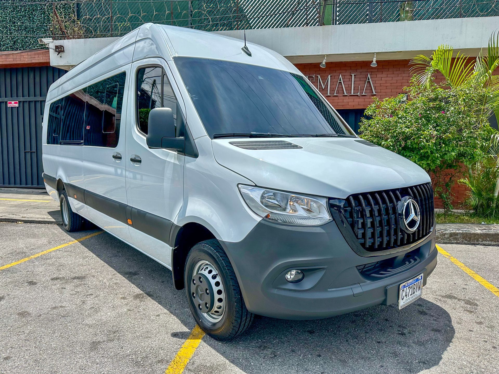 Mercedes-Benz Sprinter 516 Luxury para transporte de grupos en Guatemala
