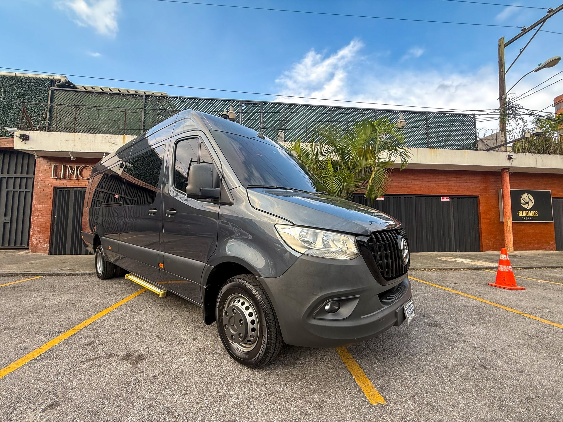 Mercedes-Benz Sprinter 515 Luxury para transporte corporativo en Guatemala