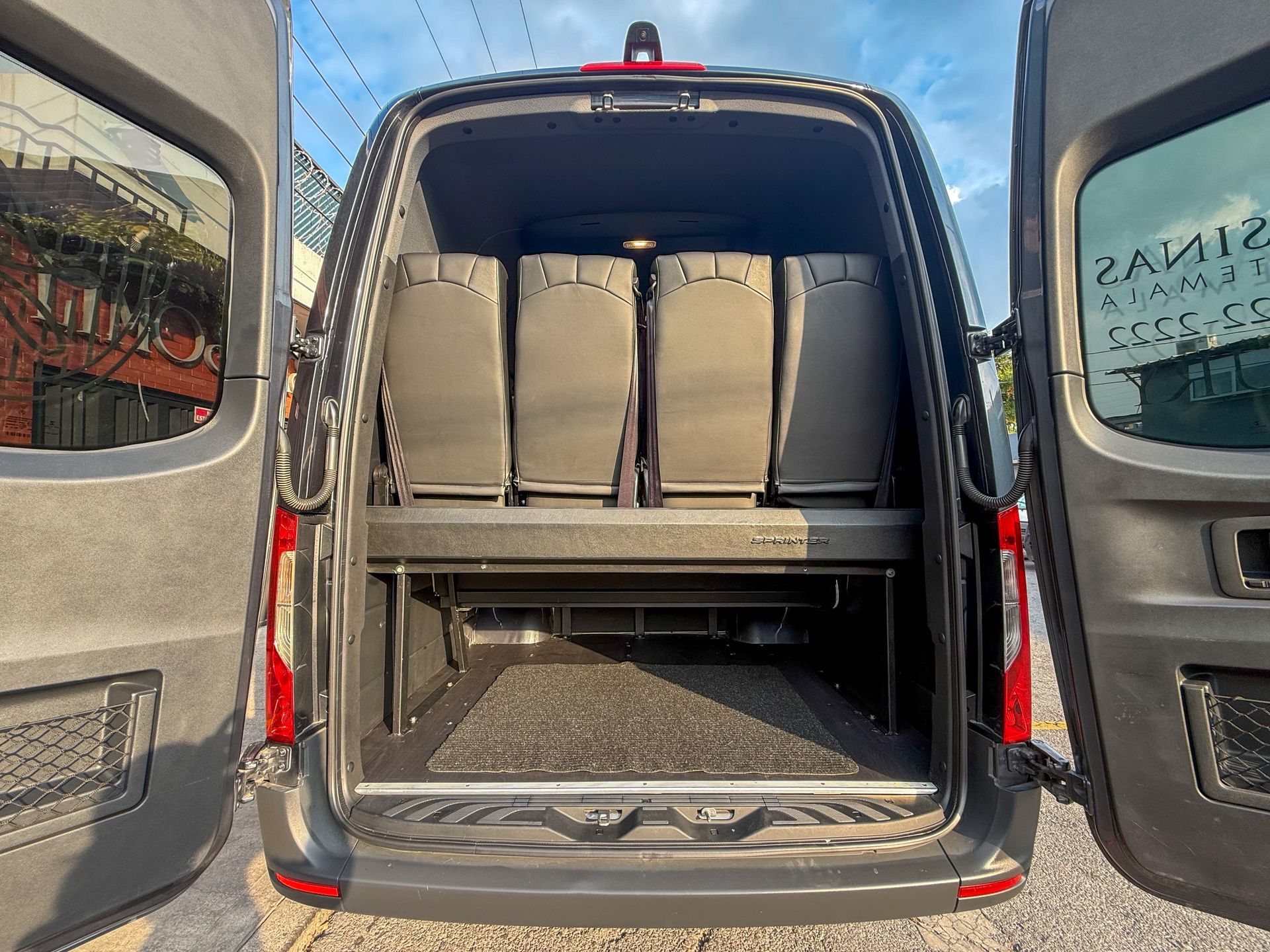 Mercedes-Benz Sprinter 515 Luxury para transporte corporativo en Guatemala
