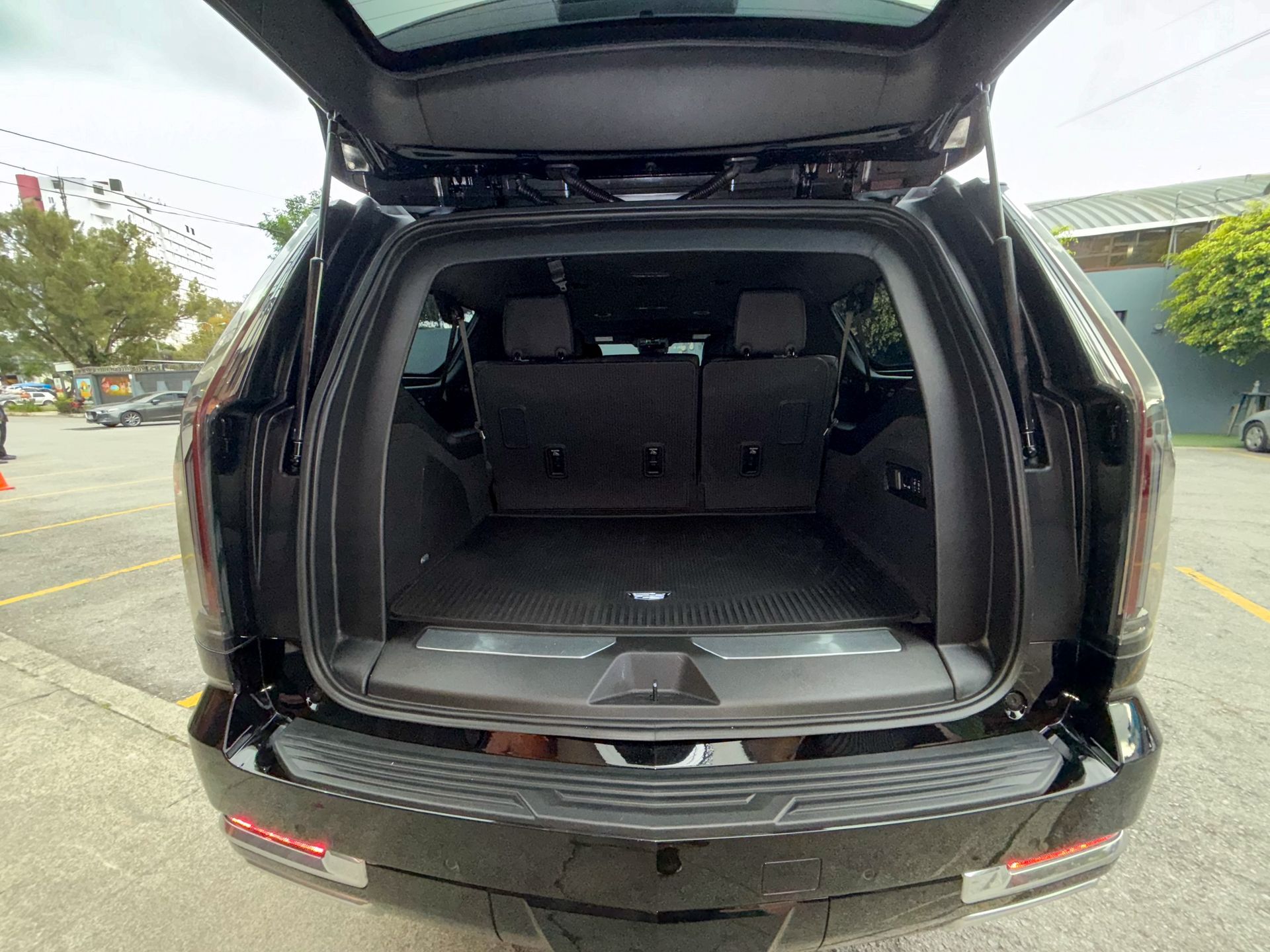 Cadillac Escalade blindada nivel 7 para transporte ejecutivo en Guatemala