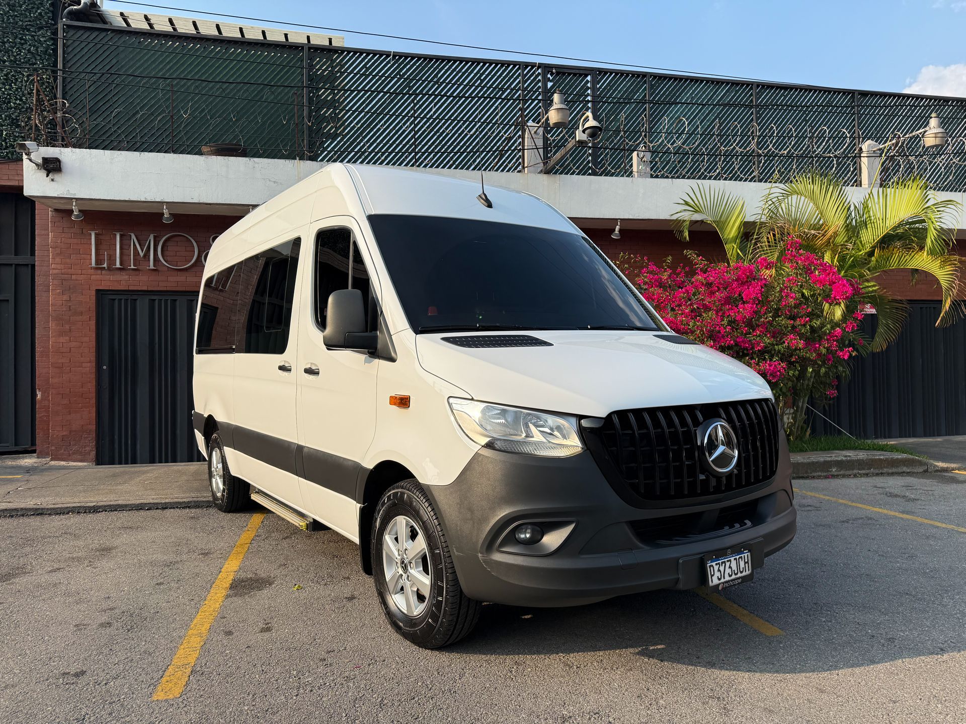 Mercedes-Benz Sprinter 311 Luxury para traslados privados en Guatemala
