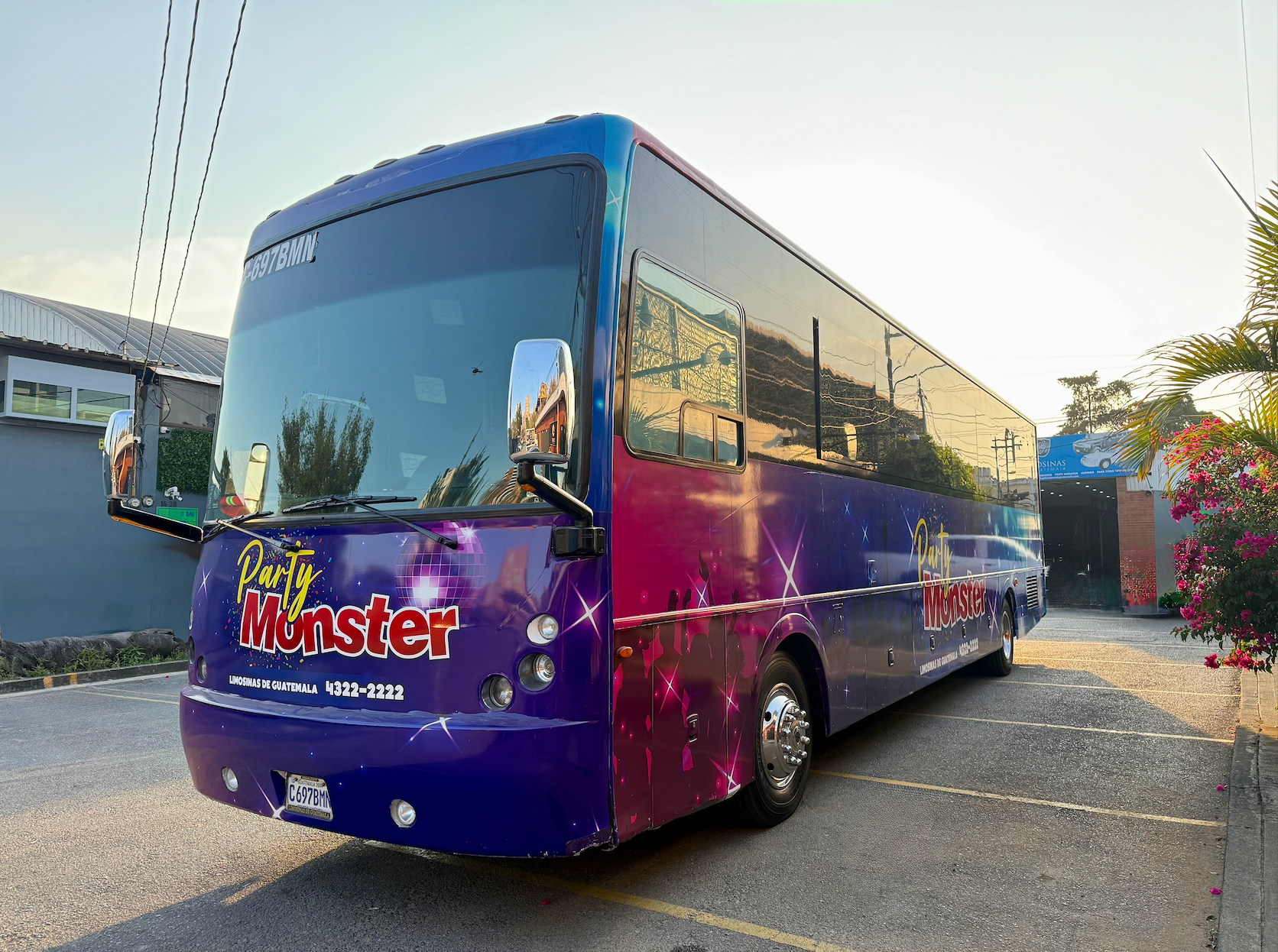 LimoBus para cumpleaños, XV años y despedidas de soltero en Guatemala