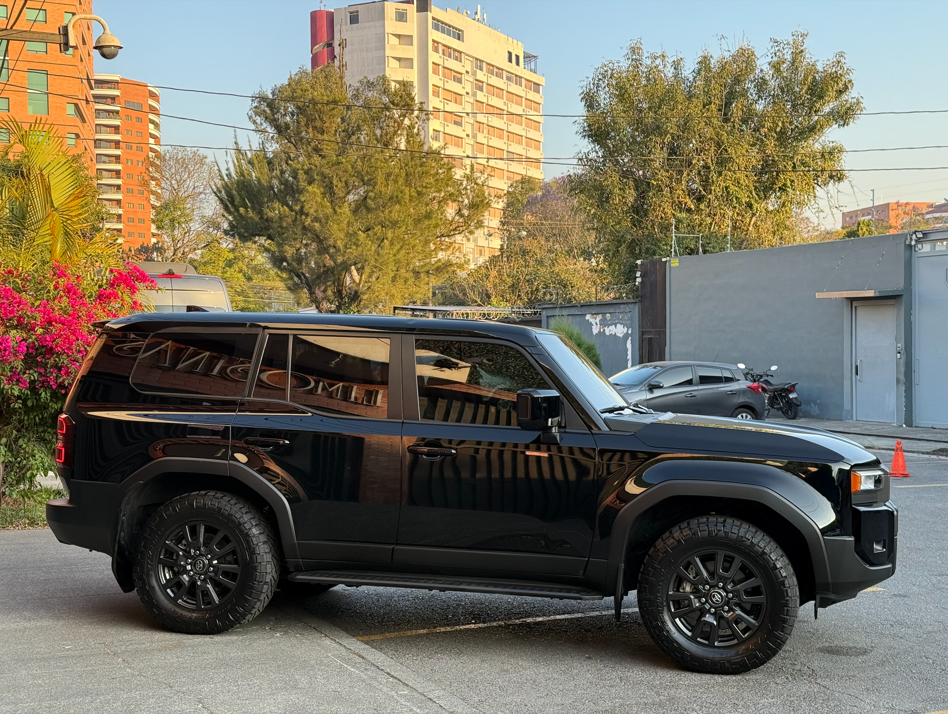 Toyota Prado 2025 blindada nivel 7 para traslados ejecutivos en Guatemala