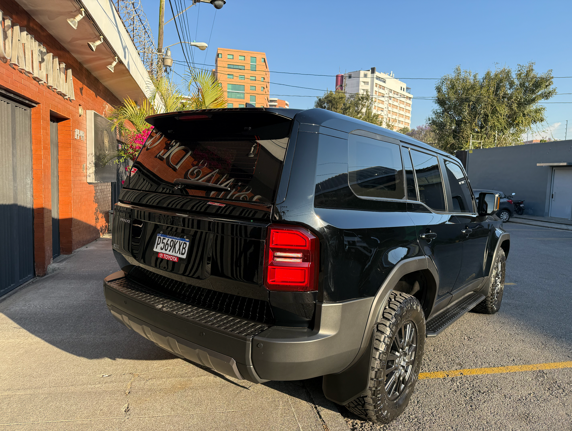 Toyota Prado 2025 blindada nivel 7 para traslados ejecutivos en Guatemala