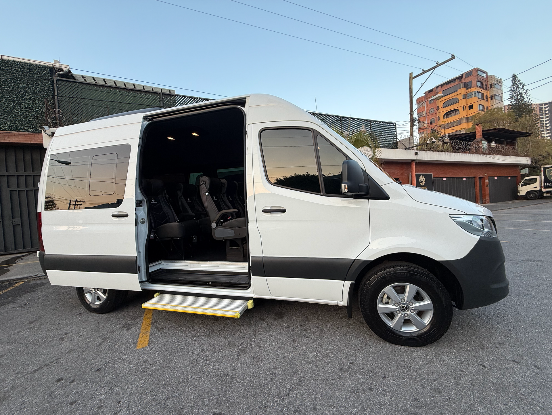 Mercedes-Benz Sprinter 311 Luxury para traslados privados en Guatemala